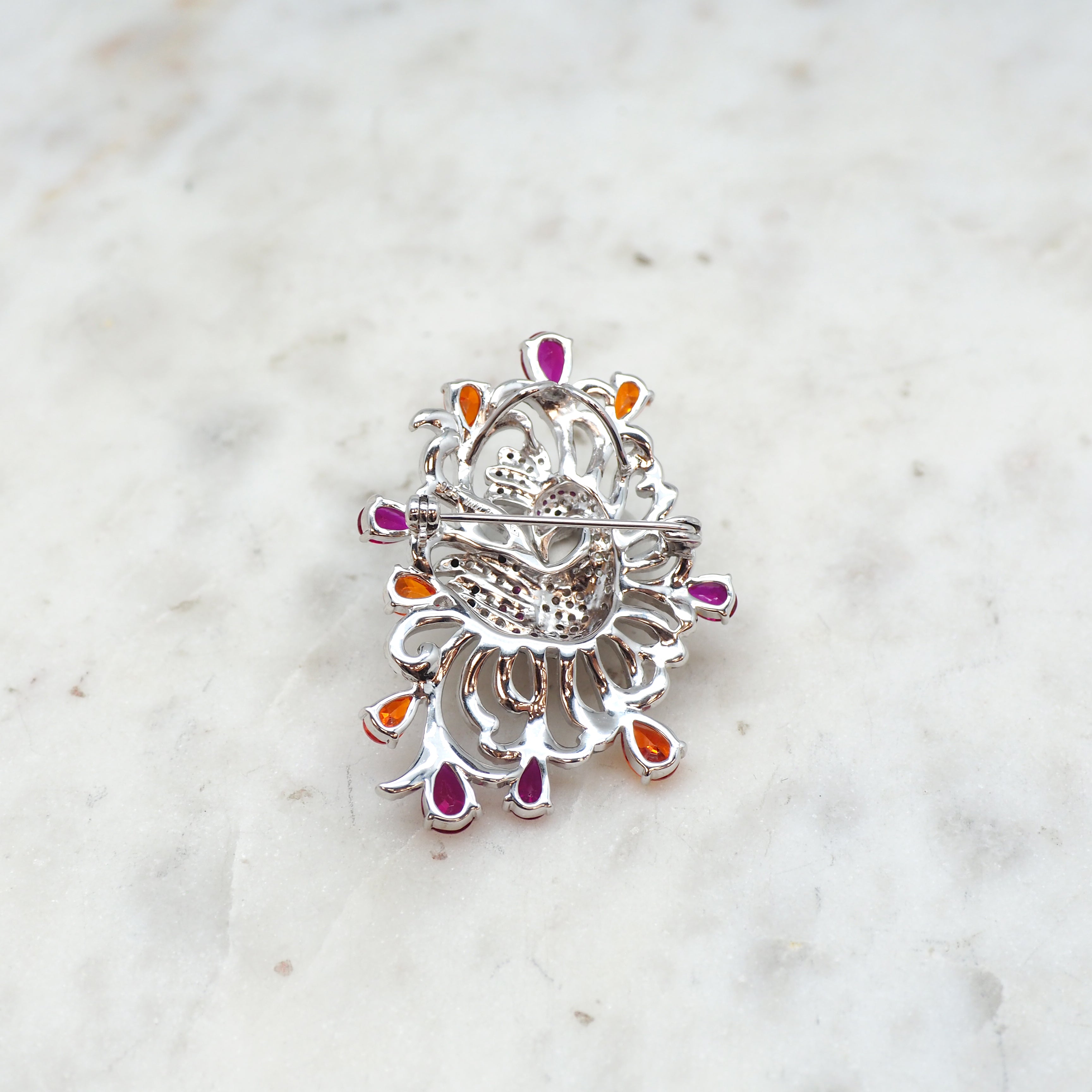 Pikoko - Brooch Necklace
