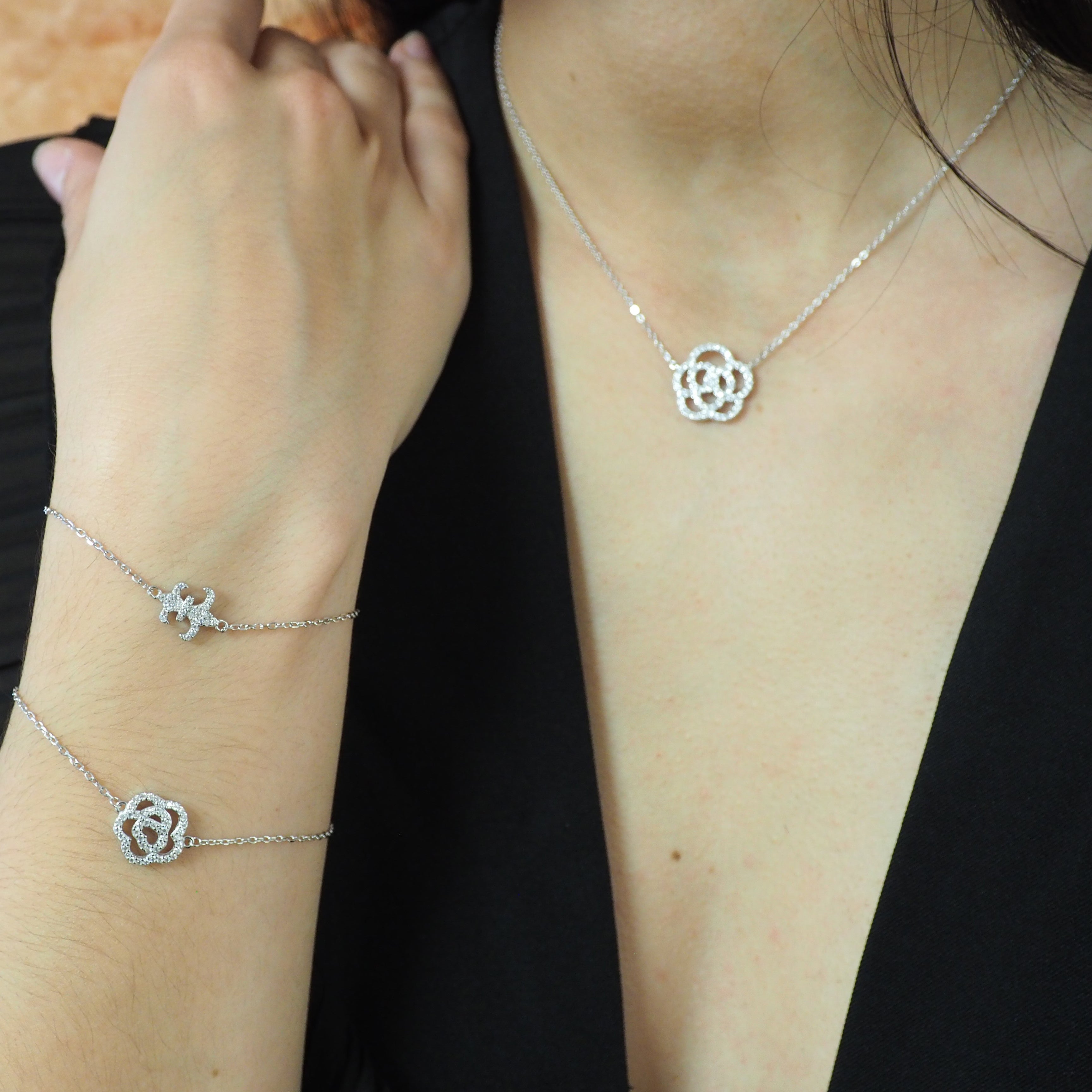 Flora - GM White Necklace
