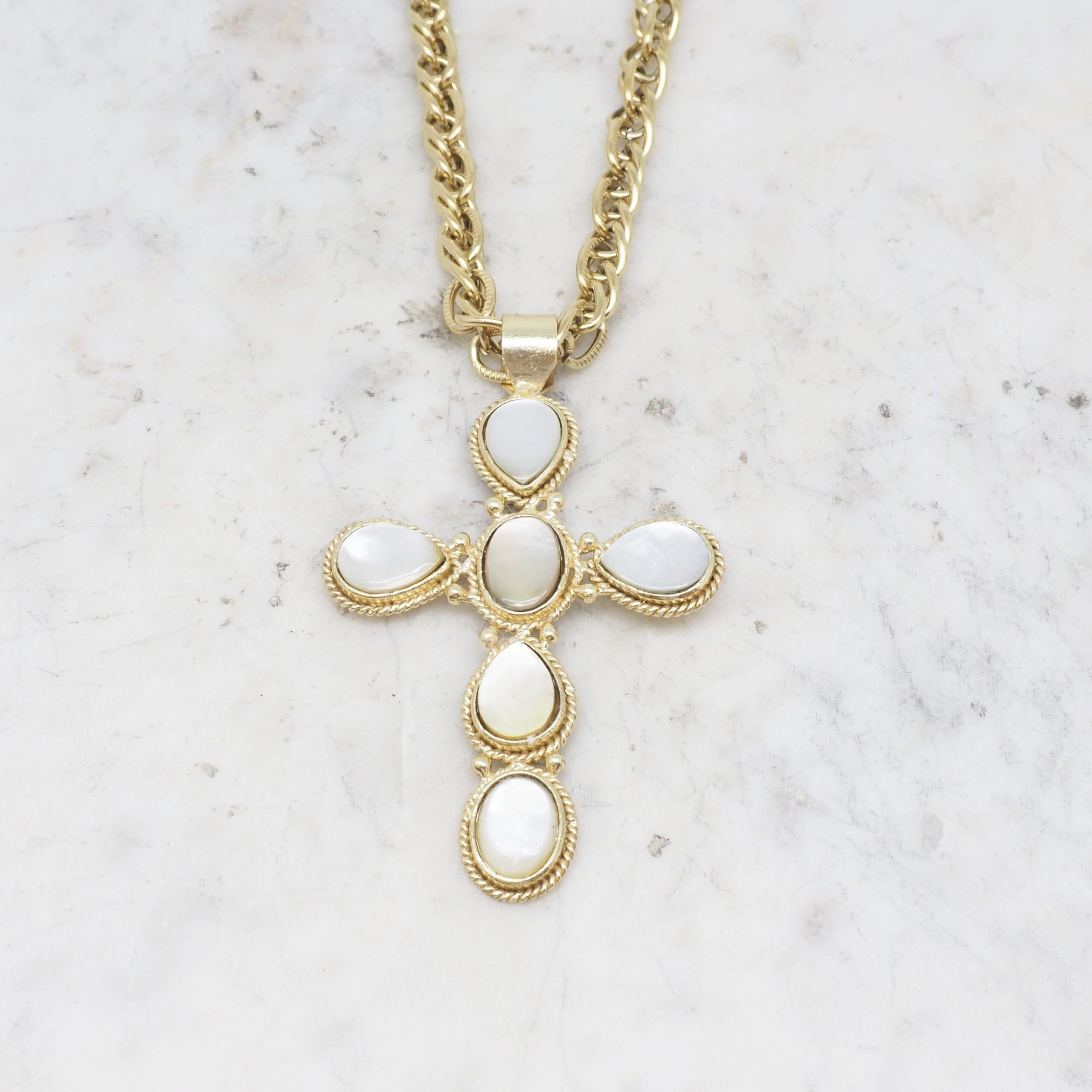 Faith - Collier Nacre