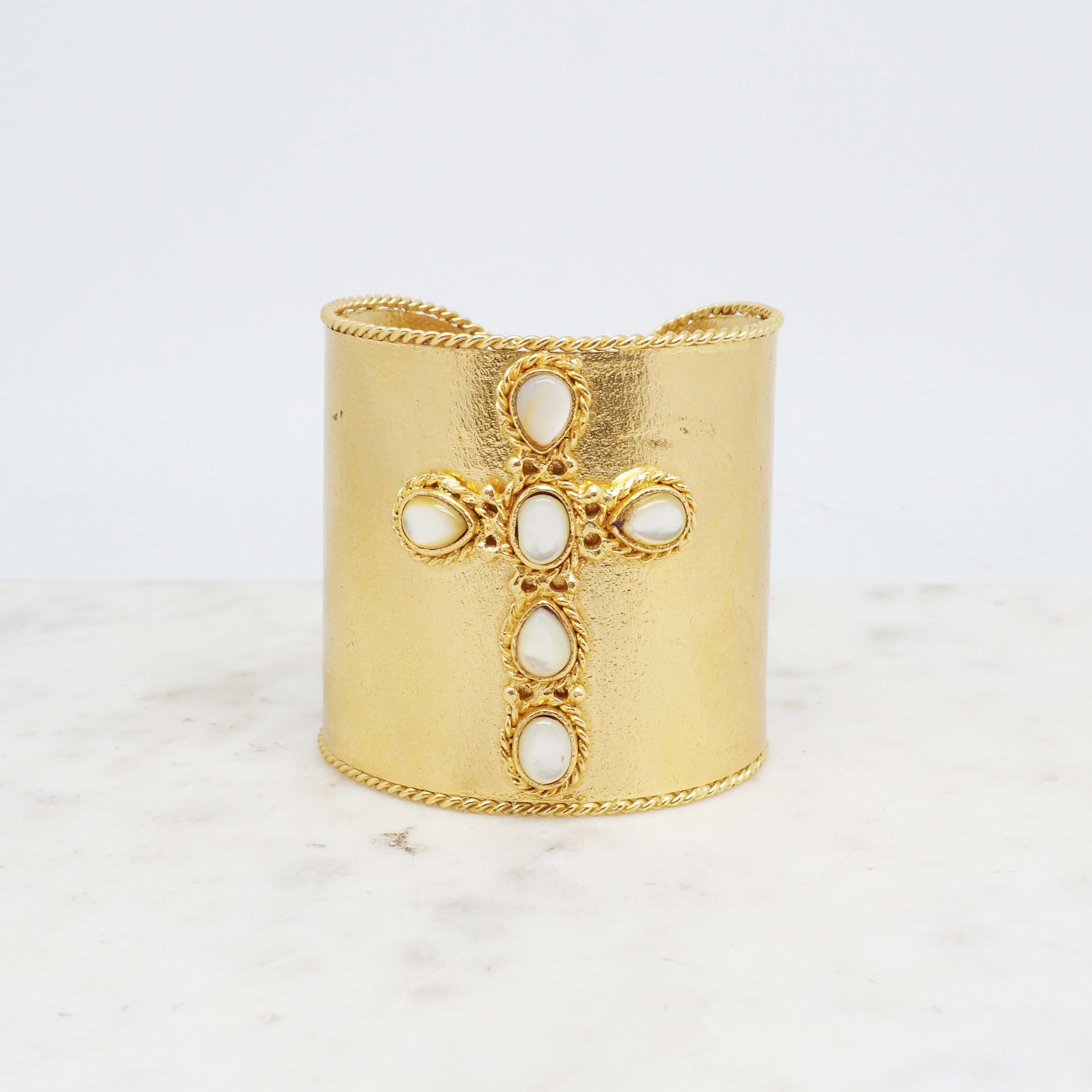 Faith - Mother-of-pearl cuff